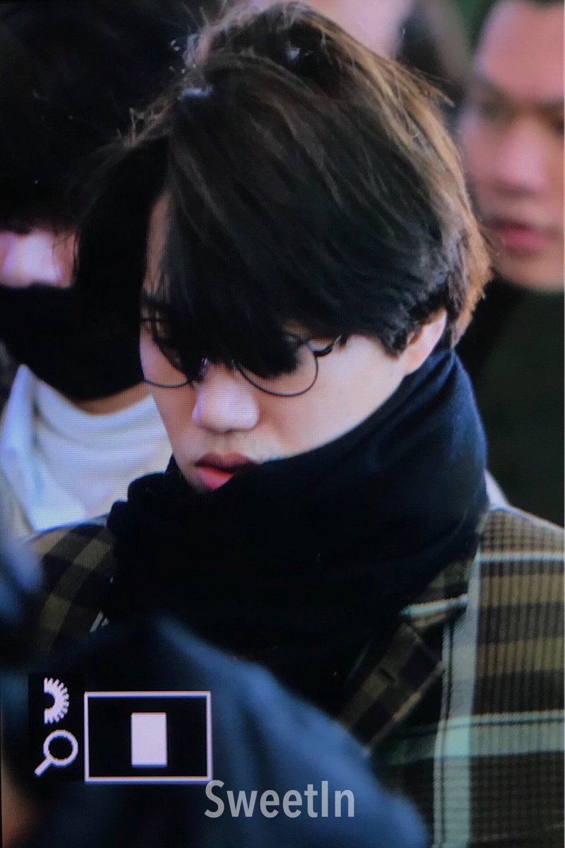 SweetIn940114's tweet photo. #카이 #KAI 180222 출국 https://t.co/TUMLYEzfps