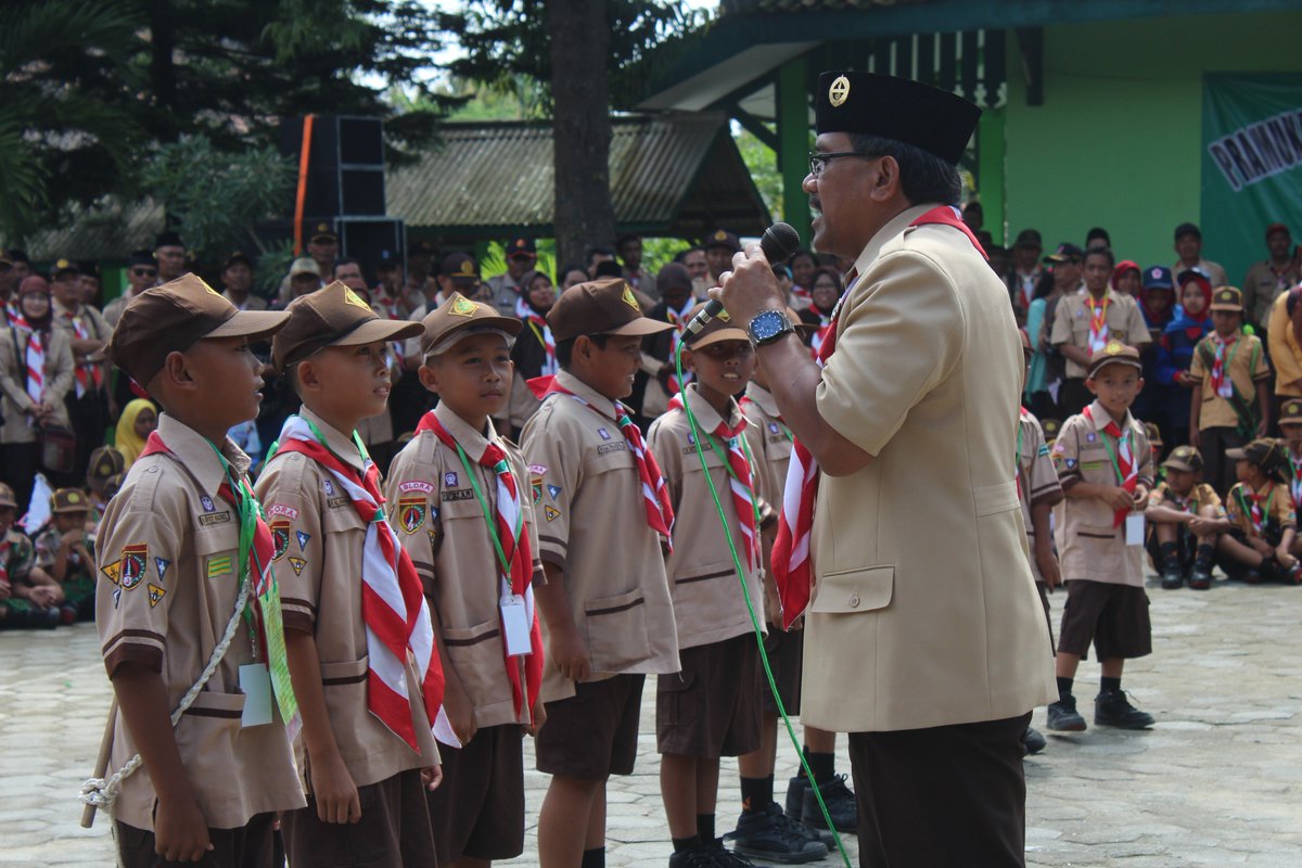 Pembukaan Pesta Siaga <a href="/pramukablora/">#pramukablora</a> Kwarcab Blora 2018 pagi tadi dibuka Bunda Hj. Umi Kulsum @PKKBlora bersama Kamabicab Bupati <a href="/Djoko_Arief/">Bupati&Wabup Blora</a> &amp; Ka Kwarcab Wabup <a href="/AriefRohman838/">Arief Wabup Blora</a> di SMPN 1 Bogorejo 

"Siaga itu harus Gembira, Kreatif dan Bersahabat. Siaga harus Berani untuk Maju"
