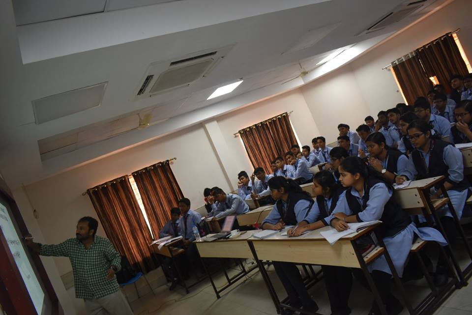 iScholarEd's tweet photo. Mr.Anand Kumar is contributing a bit towards a strong foundation in the field of education Odisha.
https://t.co/WKOol51Y7h
#IIT #i30 #Super30 #AnandKumar #ThursdayMotivation https://t.co/nEPkmf8q7r