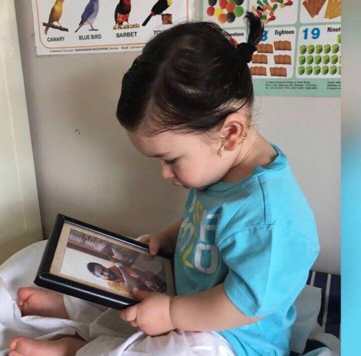 badacritic's tweet photo. We bet your Thursday just got better with this picture of #TaimurAliKhan!

 ❤️ if you love his cute ponytail! https://t.co/pGV97fPpzp