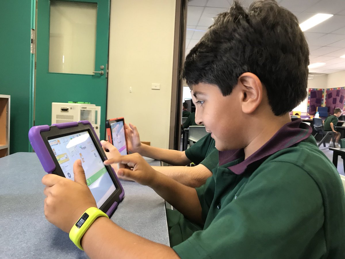 holycrossglen's tweet photo. Another week of lunchtime coding #codingcrew https://t.co/wLW9YFXm60
