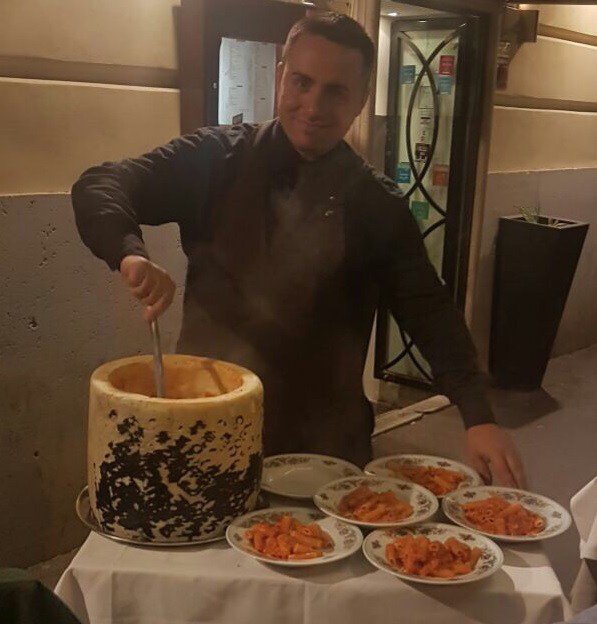 StudioItalia_'s tweet photo. When in Rome...eat as the Romans do! We taste-tested these 3 restaurants for you, it was no easy task 😜  read our Blog -->https://t.co/hP2trcSr6A
#carbonara #amatriciana #gricia #rome https://t.co/KHToAGibTz