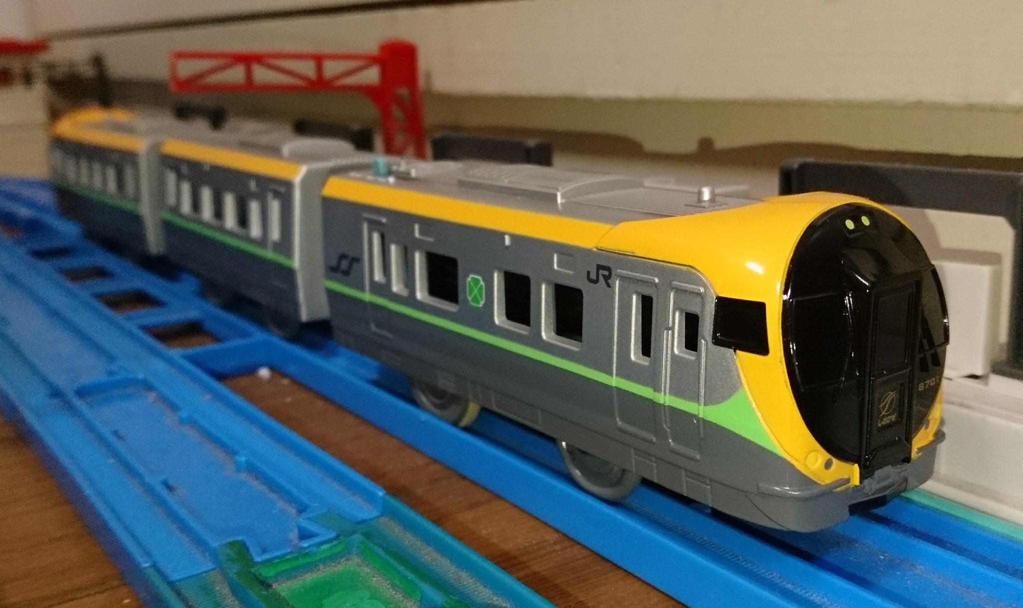 プラレール S-22 JR四国8600系 S-19 凄かっ 西武鉄道001系ラビュー