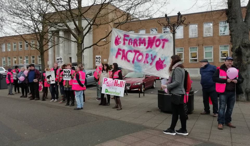 🐷GOOD NEWS 🐷
The planning application for a new intensive pig farm in Rugby has been refused! A massive thank you to local residents for their tireless campaigning, and to everyone who objected and signed the petition -you've all helped to bring about this positive outcome!
