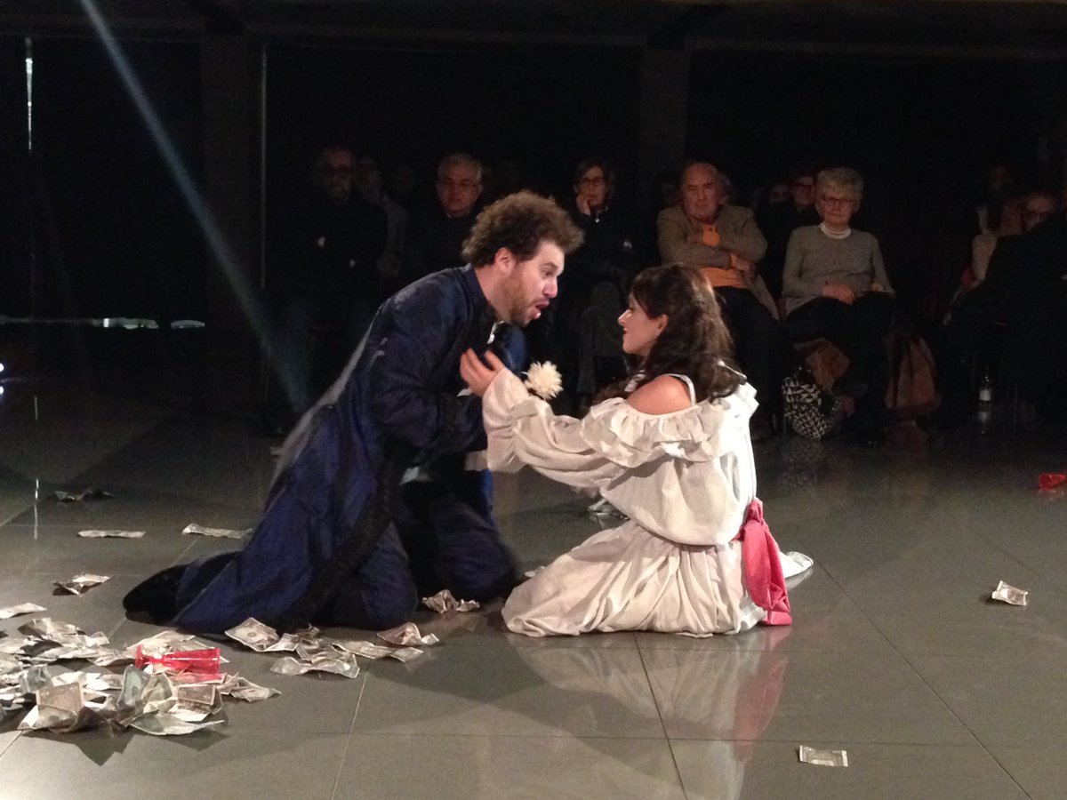 pierdolfini's tweet photo. La #Traviata che #GiuseppeVerdi non voleva quella che la #censura impose di rappresentare in costumi del #700 per non scandalizzare il pubblico del 1853 Suona moderna nella versione #lowcost di @voceAllOpera con la regia di #LucaBaracchini a Milano La racconto su @Avvenire_NEI https://t.co/cBI4eKNPRU