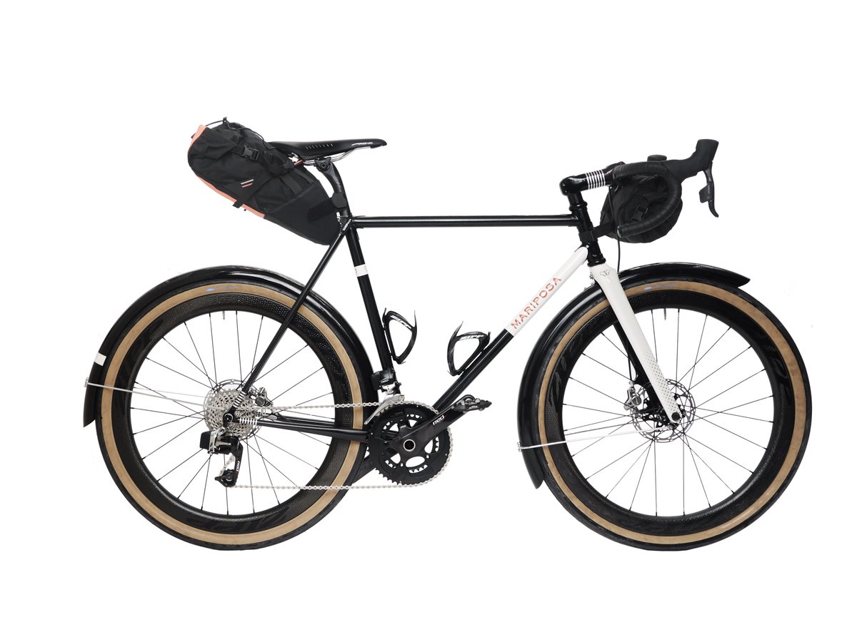 MariposaBikes's tweet photo. A new all-road fender bike with @SRAMroad eTap and @ZippSpeed 303 650Bs on itβs way to the @rapha LA clubhouse. #adventurebike #allroadbike #raphaLA #mariposabicycles #srametap #sram #Zipp #mariposabikes #rccla #rcclax #apidura #brevetbag #compasstires https://t.co/HXktplgJsK