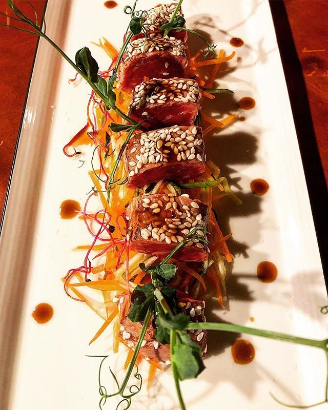 HuusGstaadHotel's tweet photo. Beef tataki flambe with crunchy vegetable salad and sesame seed.
#lefooding #lunchspot #lunchtime #onmyplate #foodiefest #eeeeats #foodgram #timeout #alwayseating #buzzfeedfood #foodforfoodies #feedeed #sponfeed #tasteintravel https://t.co/WG0BQth0C0