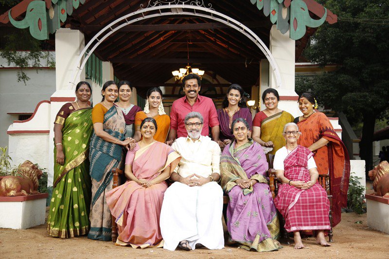 tamilstar's tweet photo. #KadaiKuttySingam Movie Stills
https://t.co/3oTUEyey5z
#KadaikuttySingam #Karthi #sayyeshaa #K16 #2DProduction5 @Suriya_offl @Karthi_Offl @pandiraj_dir @immancomposer @priya_Bshankar @2D_ENTPVTLTD https://t.co/dB6sc2yQFc