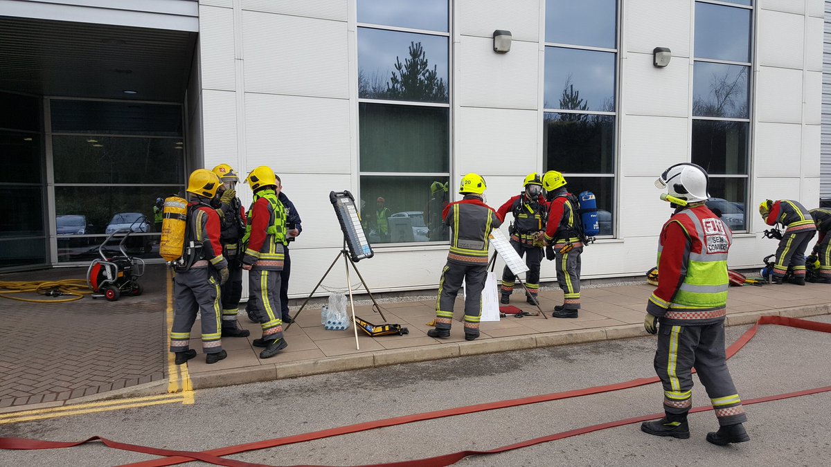 nottsfire_CD's tweet photo. Great interoperability between fire crews from Ashfield, Alfreton, Hucknall and colleagues from EMAS to resolve "Exercise Emma" testing Breathing Apparatus and Incident Command.  Thank you for accommodating us Eurocell.
@nottsfire @DerbyshireFRS @EMASNHSTrust https://t.co/dPSMbGhB5z
