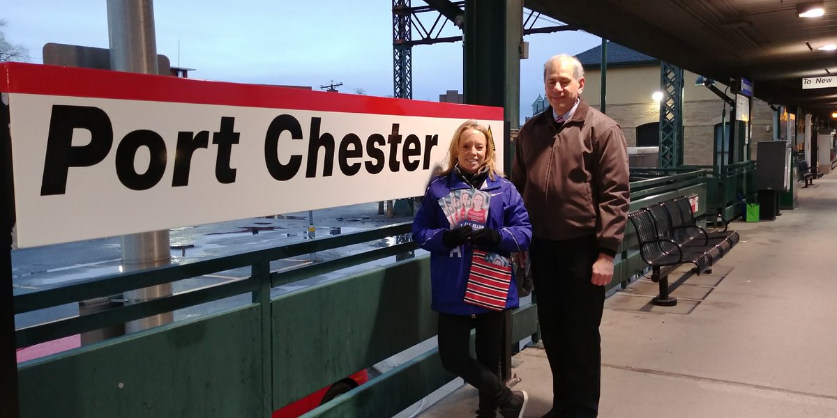 juliepkillian's tweet image. Good morning #Portchester! Enjoying meeting and greeting commuters, talking about how we must bring change to Albany! #ItsTimeForAChange