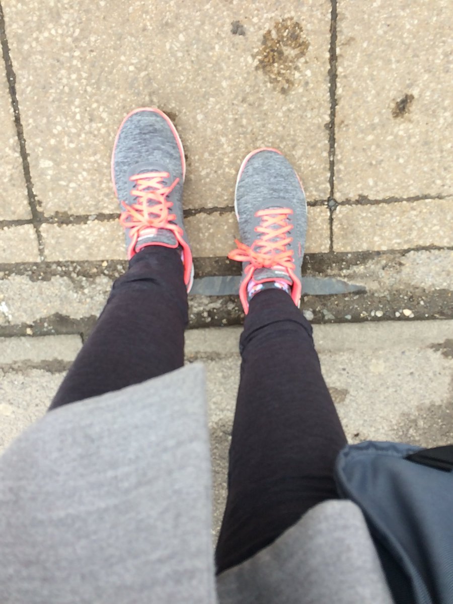 SnifferOfBooks_'s tweet photo. Had to break the duct and get my new @SKECHERS_UK on #MemoryFoam #SlipperFeet #TheLacesWereIn ๐ https://t.co/mG3et0nh3N