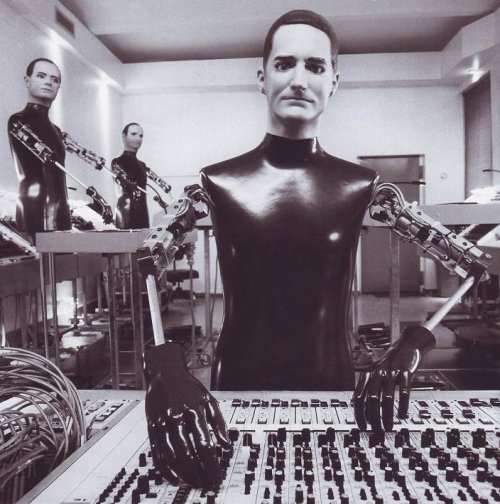 Henry Söderlund on Twitter: "Kraftwerk's robots in the studio, 1970s  Germany #photography #yeolde #kraftwerk #studio #robots #music  https://t.co/p2sCgLtQYE" / Twitter