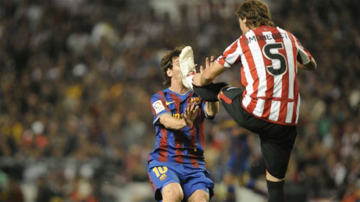 JuancitoDAquila's tweet photo. Dejando de lado los colores, celebro que con el VAR se castigue a los giles que se creen guapos pegando con mala intención y yendo a romper rivales. Basta de estos personajes que le hacen mal al fútbol. Si les gusta pelear se confundieron de deporte https://t.co/zDuSNnOjgF