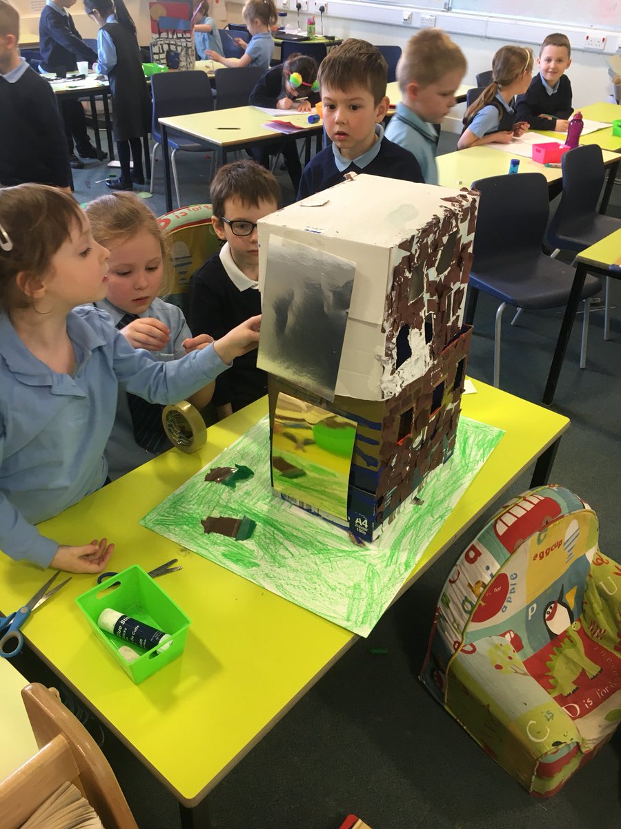 BennieErin's tweet image. Working on our designing and building skills today. Can you spot the different types of houses? 🏗🔨🏠 #Developingtheworkforce @SimpsonPrimary