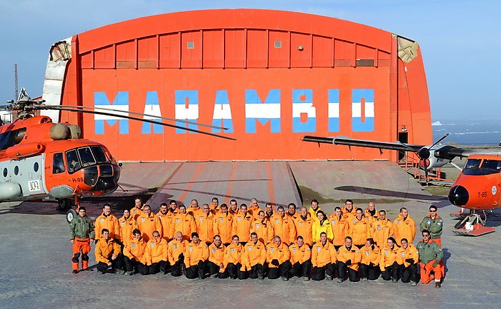 #DiaDeLaAntartidaArgentina
El #BuenJueves de hoy va para cada uno de los hombres y mujeres militares y civiles argentinos que cuidan nuestra soberanía durante todo el año. A todos ellos, nuestro saludo y reconocimiento 🇦🇷👍