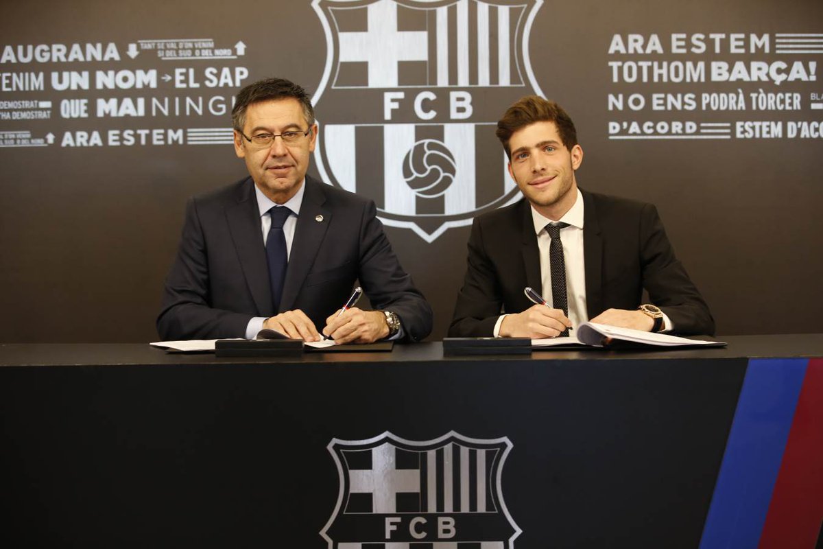 FCBarcelona_es's tweet photo. 📝 @SergiRoberto10 firma su contrato de renovación con el FC Barcelona hasta 2022 💙❤ #ForçaBarça #SergiRoberto2022 https://t.co/IFTEMrl66c