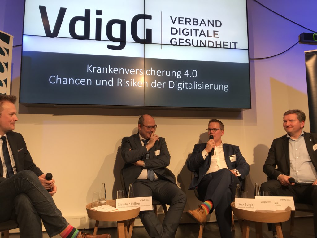 MichaelReiterPR's tweet photo. Diskussion Hälker, @TinoSorge, @PeterKaetschBIG: Entscheidung gegen #Innovationsministerium #Bund zu bedauern/ Vorteil der #Digitalisierung = #Transparenz = nicht bei allen #Stakeholdern willkommen/ #Daten sind Eigentum des #Patienten! https://t.co/cT2J0kL4Tq