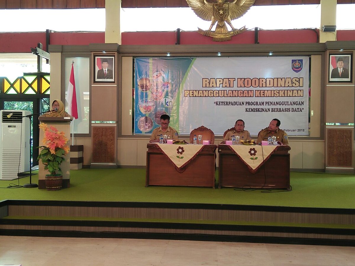 PROTOKOL_TGLKAB's tweet photo. Rapat Koordinasi Pecepatan Penanggulangan Kemisikinan Kabupaten Tegal Tahun 2018 pada tanggal 12 Februari 2018 https://t.co/x3lRPoUfyZ