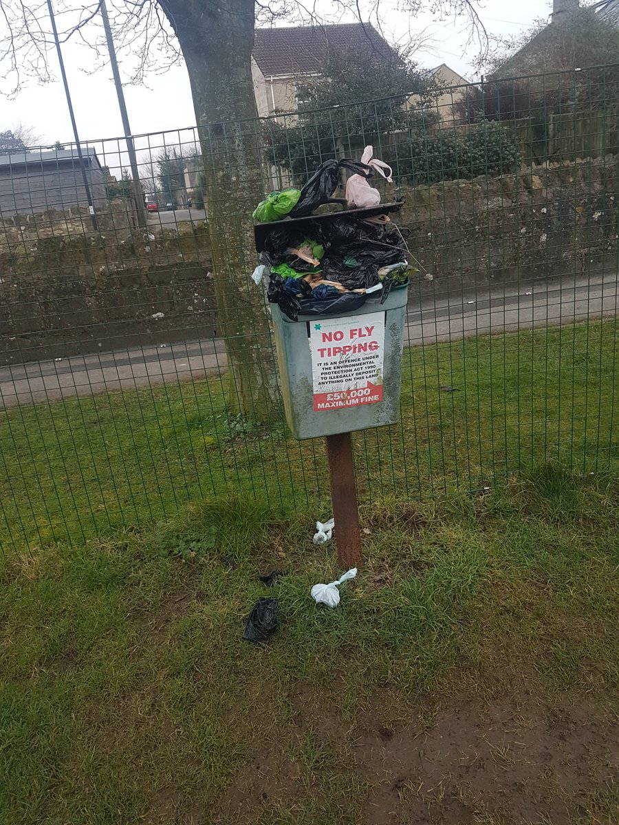 LisaBHealth's tweet photo. @bathnes been like this for 4 days #disgusting top of entry hill ! https://t.co/1Ka7Kl22Qk