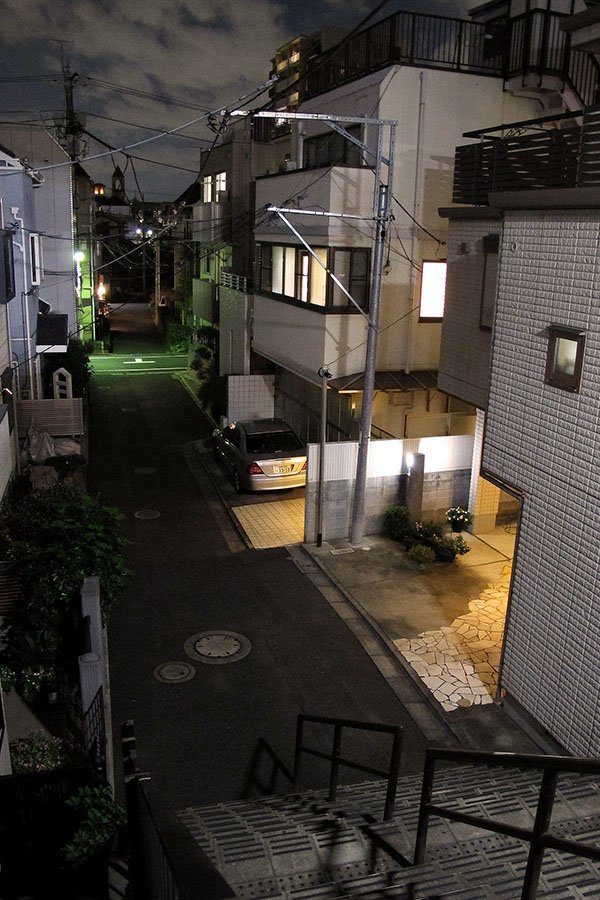 Stairs creates an oasis in an otherwise impossible busy city. It is instant "slow life" to even the most centrally located neighborhood.