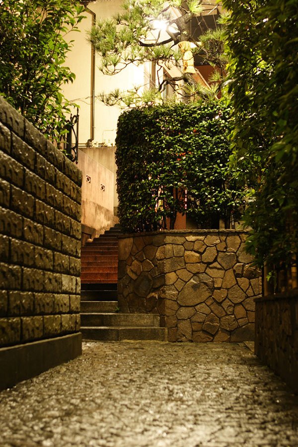 Stairs creates an oasis in an otherwise impossible busy city. It is instant "slow life" to even the most centrally located neighborhood.