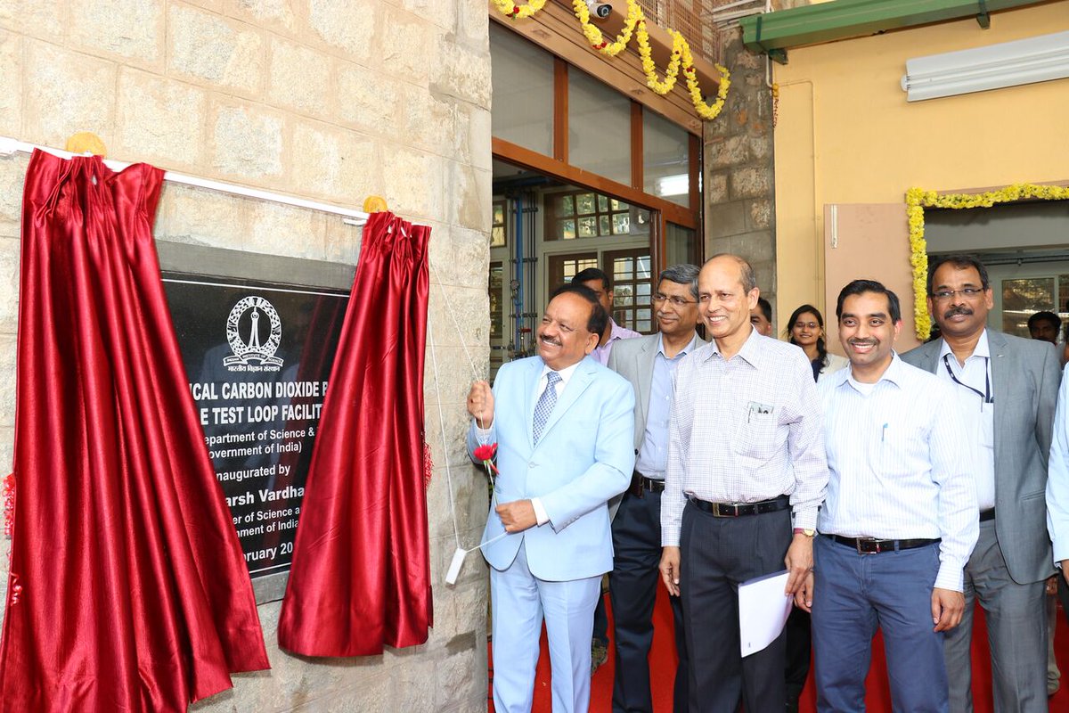 IndiaDST's tweet photo. Hon'ble Minister @drharshvardhan inaugurated India’s first #solar powered super critical #carbon #dioxide #Brayton cycle loop test bed for highly efficient &amp; compact next generation #power plants. https://t.co/5eNJB8CtBU