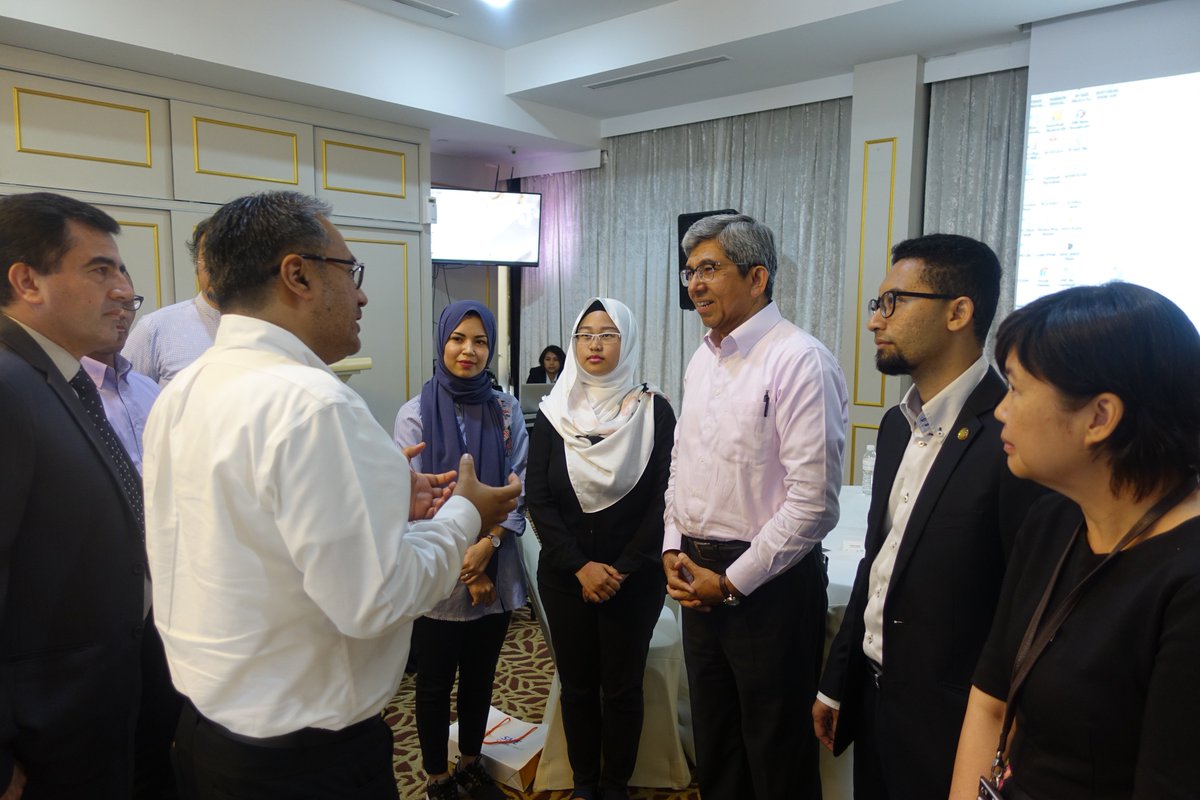 Happy to see the enthusiasm of our business owners to embrace digital technologies to scale up and go global <a href="/smcciSG/">SMCCI</a> ’s Go Digital Dialogue on Tuesday. #DigitalEconomy bit.ly/2osHJhh