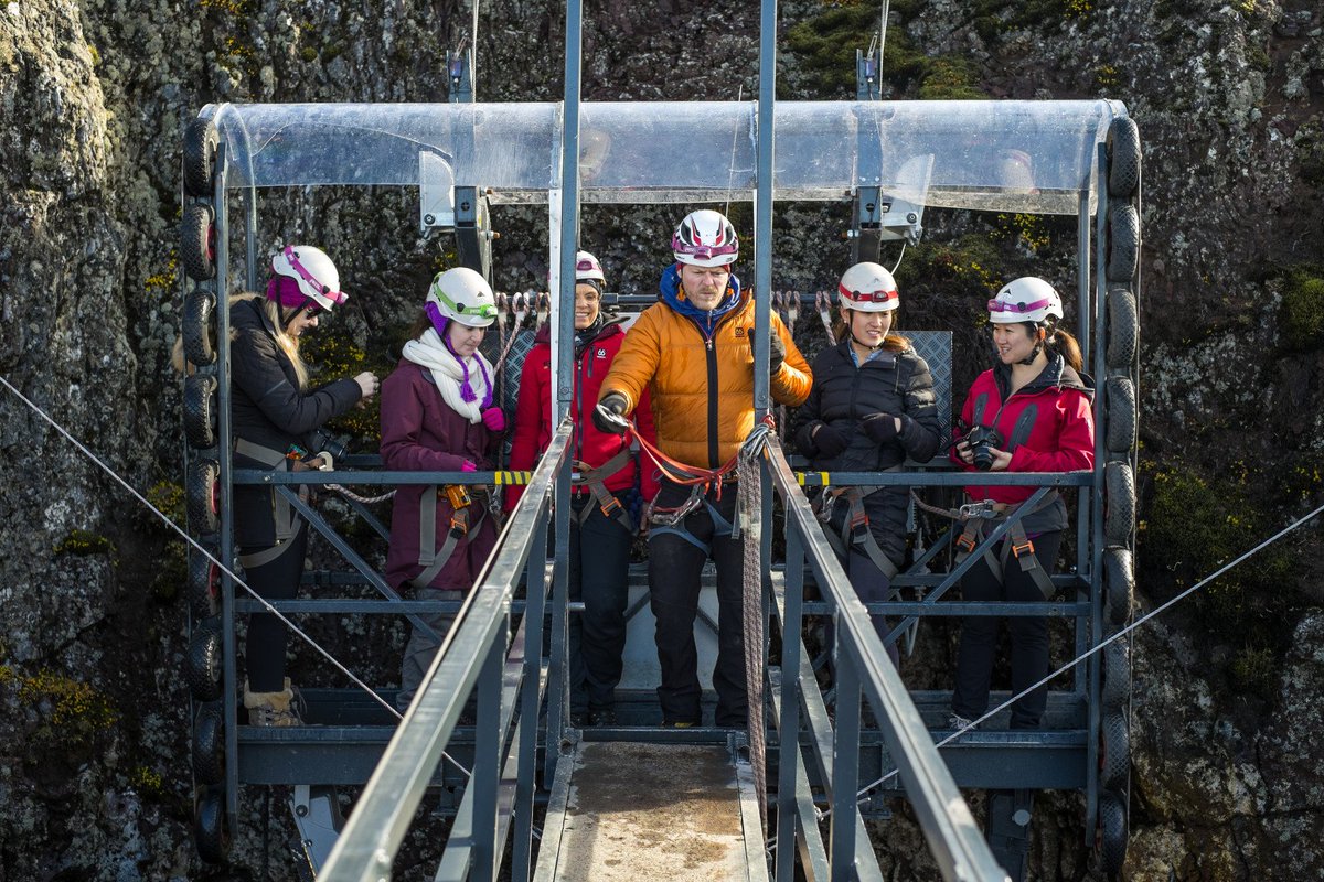 AskjaReizen's tweet photo. Askja directeur Eppo daalde af naar het binnenste van de Thrinukagigur vulkaan op #IJsland. Met een “glazenwasser bakkie” daalde Eppo 120 meter de diepte in. Lees alles over deze bijzondere excursie in zijn #blog! https://t.co/ZOtQsZR8II https://t.co/KI4gVz25gB