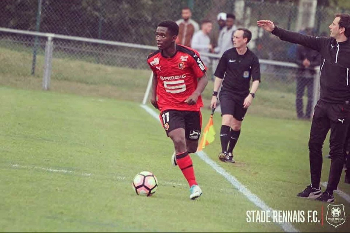 staderennais's tweet photo. [SELECTION] 👏Isaac #Matondo buteur face à l'Italie. Hier (mercredi), les Bleuets se sont imposés 2 buts à 1 face à la Squadra Azzura ! Titulaire, l'attaquant rennais a joué 89 minutes avant de céder sa place à Lilian #Brassier ✊🔵⚪🔴🔜#TourElite (du 21 au 27/03, en Espagne) https://t.co/hZ08C56EQp