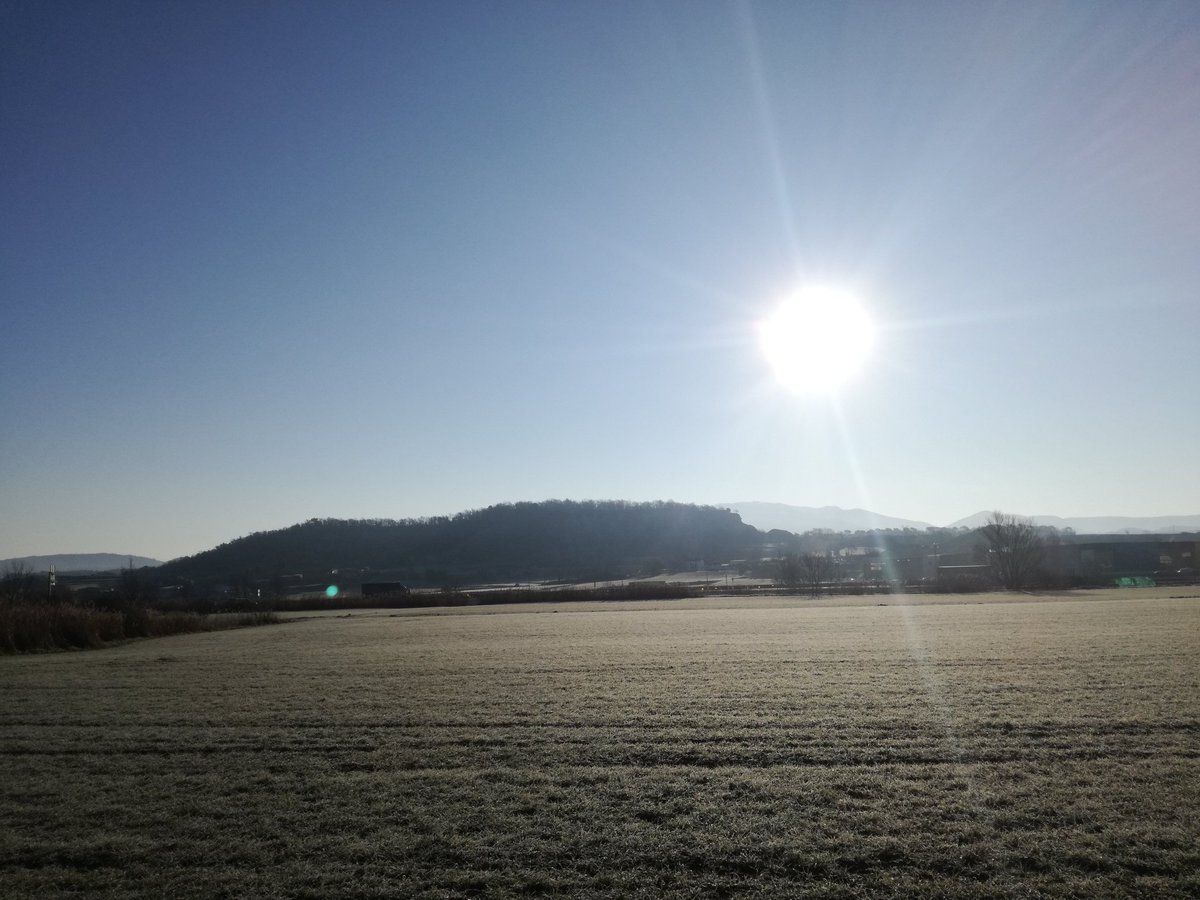 paquisoldado's tweet photo. #Boondia desde #Tona a dos quarts de deu T. -2°C. #dijous #glaçat amb #celras ni tan sols un trist #núvol @MeteoMoia @SoniaPapell @nestor_meteo @javioru @ARAmeteo @AlfredRPico @meteocat #324eltemps @esolerdelcoll @SoldadoTonyi https://t.co/ZasLPm17t1