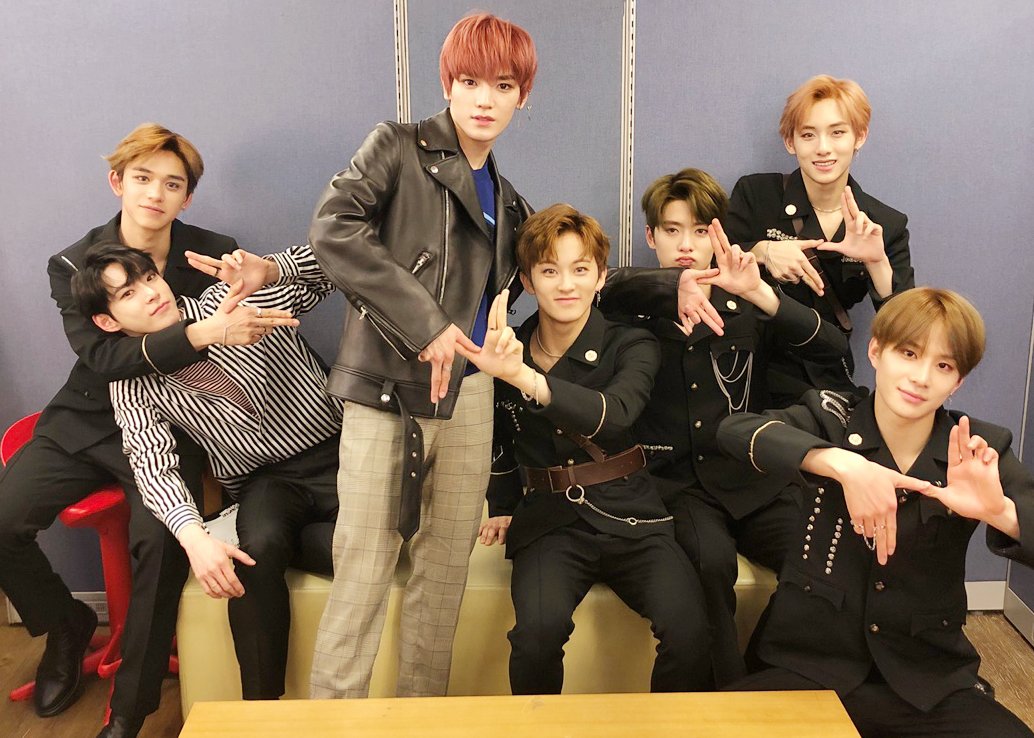 NCTsmtown's tweet photo. 시즈니들!! 우리 오늘 특별한 날이에요 ㅎㅎ우선 시즈니들 오랜만에 봐서 너무 좋았구, 보스 첫방이구, 정우랑 루카스가 드디어 오늘 데뷔 무대를 하게 됐어요 ㅎㅎㅎ 곧 동엠씨툥엠씨도 기대해주세요~ 또 재휸쓰💚 

#BOSS #NCT_U_BOSS #NCT #NCT_U #NCT2018 https://t.co/SZq9Qaom89