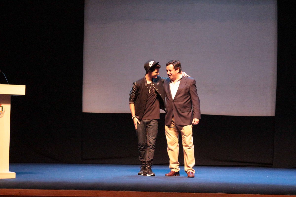 pploaiza's tweet photo. #SanFernando premió a @AbrahamMateo en 2014. Ahora le llega el reconocimiento por el #28F @turismosanfdo https://t.co/ct5rFn2Qxs