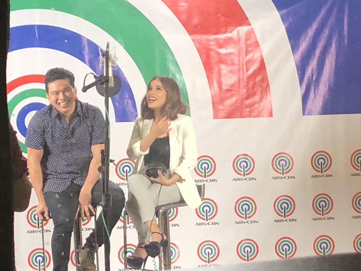 Jobelle_ayos's tweet photo. Klarisse: Yung mga tinitingalan ko rin nmn na leading men sina Daniel Padilla,Sma Milby,and Enrique Gil. pro siympre' di mangyyari, hnggang classmate lang ako ganon ππ mhirap bang umasa @Klarissedguzman π€π€ pro thank u dhil 1 sa gsto mo c @imdanielpadilla
#LLSApocalypseDefies https://t.co/p6TV2psXhw
