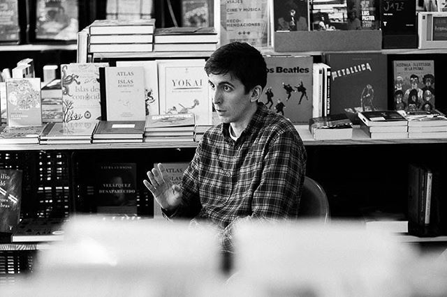 Maasai_Magazine's tweet photo. Entrevistamos al músico @prexton8 y, como siempre, puedes encontrar la charla en https://t.co/qoDa0d3iag Foto: @miguelinx #entrevista #somosmaasai #maasaimagazine #prexton #musica #folk #pop #beatles #directo https://t.co/BCHVpyPxuL https://t.co/TRjacECxXr