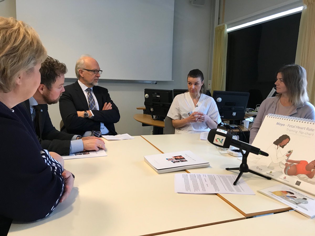 John-Arne Røttingen (@jarottingen) on Twitter photo Lege og forsker <a href="/MThallinger/">Monica Thallinger</a> forklarer statsminister <a href="/erna_solberg/">Erna Solberg</a> og næringsminister <a href="/konservativ/">Torbjørn Røe Isaksen</a> hvordan nye produkter for å trene, monitorere og gi luft vil kunne redde 1,5 millioner spedbarn globalt. Viktig <a href="/LaerdalGH/">Laerdal Global Health</a> prosjekt støttet av <a href="/forskningsradet/">Norges forskningsråd</a> og <a href="/SkatteFUNN/">SkatteFUNN</a> Lege og forsker <a href="/MThallinger/">Monica Thallinger</a> forklarer statsminister <a href="/erna_solberg/">Erna Solberg</a> og næringsminister <a href="/konservativ/">Torbjørn Røe Isaksen</a> hvordan nye produkter for å trene, monitorere og gi luft vil kunne redde 1,5 millioner spedbarn globalt. Viktig <a href="/LaerdalGH/">Laerdal Global Health</a> prosjekt støttet av <a href="/forskningsradet/">Norges forskningsråd</a> og <a href="/SkatteFUNN/">SkatteFUNN</a>