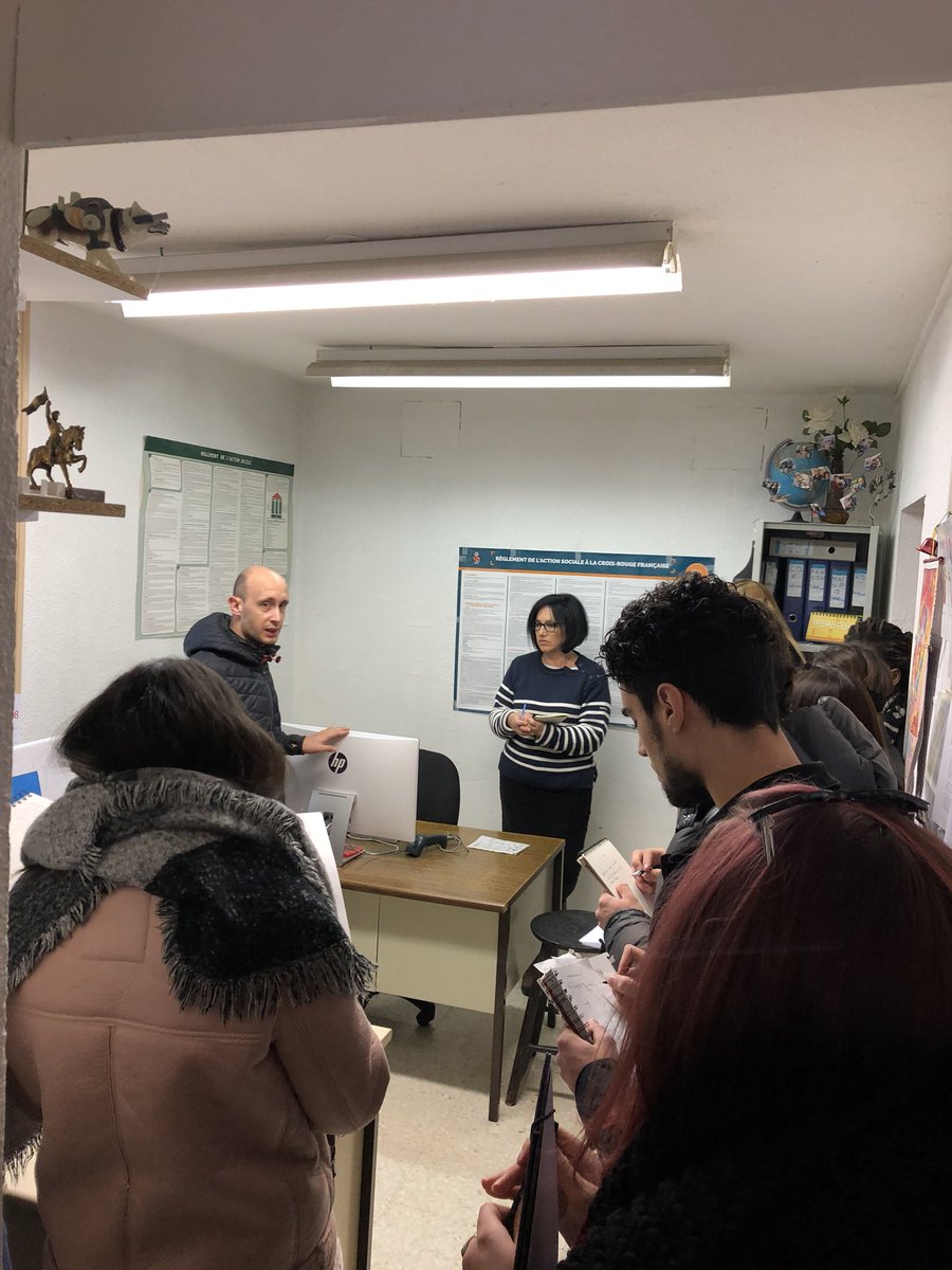 AmandineBrincat's tweet photo. En direct de @CarrosCrf avec les étudiants de @ecoledeconde #Nice06 en Conception d’espace pour rencontrer @arnaud_strina et proposer un réaménagement du local au service des bénévoles et bénéficiaires #rdvclient #relevé
À suivre 😉 https://t.co/GvGDaPwZzo