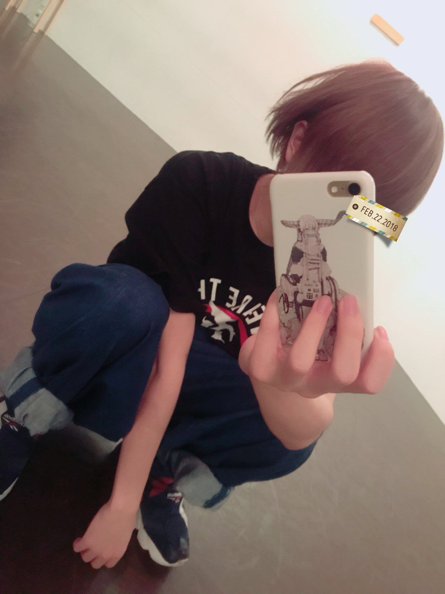 Eve 僕の曲のmvみんな楽しそうに踊ってるから今日初めてダンスを教わりました 体がおじいちゃんすぎた けど楽しかった そいえばスマホカバーが変わったよ 田ヶ喜一さん 今のアイコンも田ヶさん 良い T Co 7axoi5ez6z Twitter