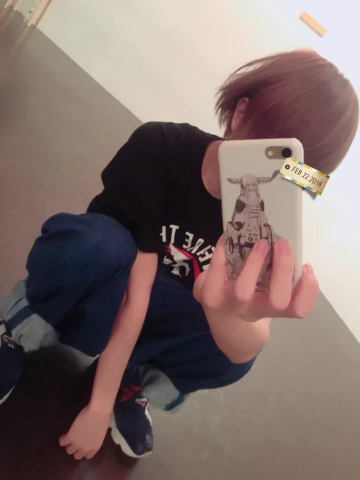 僕の曲のMVみんな楽しそうに踊ってるから今日初めてダンスを教わりました。体がおじいちゃんすぎた、けど楽しかった^ - ^ 

そいえばスマホカバーが変わったよ。田ヶ喜一さん。今のアイコンも田ヶさん?良い 