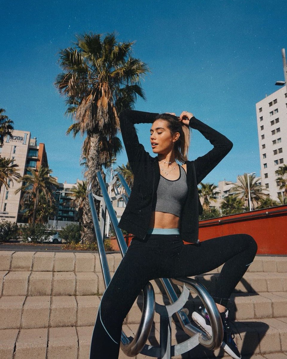 Be the energy you want to attract
🥇|1WL878-1MT204-1WP846|
#tezenisofficial #tezenis #tezenisyoung #musthave #fitness_city #activewear
