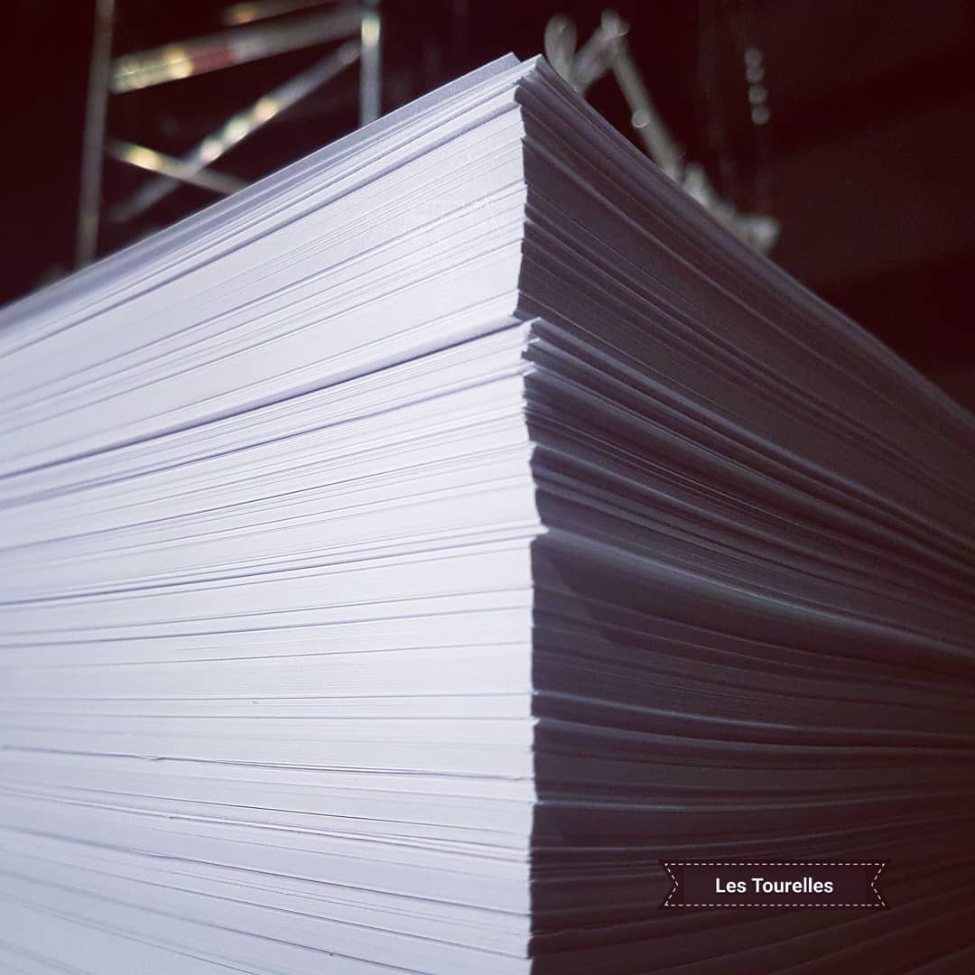 Dans les #Coulisses des Tourelles. Le spectacle "21x29,7" par Gingolpg Gateau c'est ce soir à 19h aux Tourelles. A voir à partir de 10 ans. Réservations : 03 24 71 64 77 lestourellesvouziers.fr #papier #lestourellesvouziers