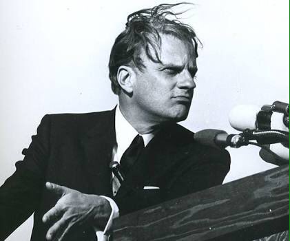 light_hub's tweet image. Billy Graham's life reminds me of the 2 Timothy 4:6 that says 'for I am being poured out like a drink'. And it's basically just that. He fully served his purpose on earth and lived fully. RIP Billy Graham
#lighthub #billygraham #2tim4:6 #purpose