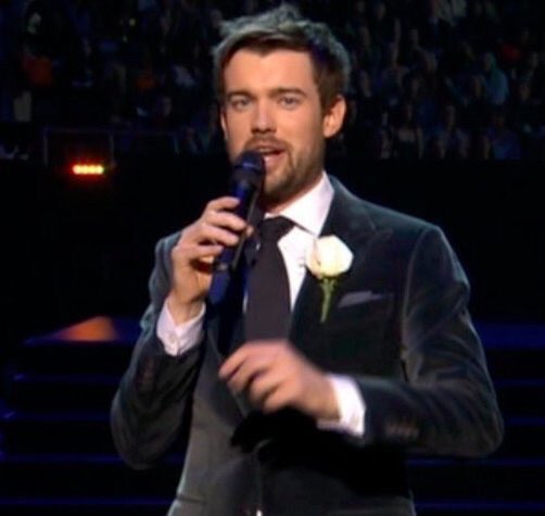 Footballtweet's tweet image. Jack Whitehall introducing Harry Kane at the BRITs last night:

"The next presenter is a Tottenham striker, meaning the award he's presenting is the only trophy he's getting his hands on this season." 😱🔥