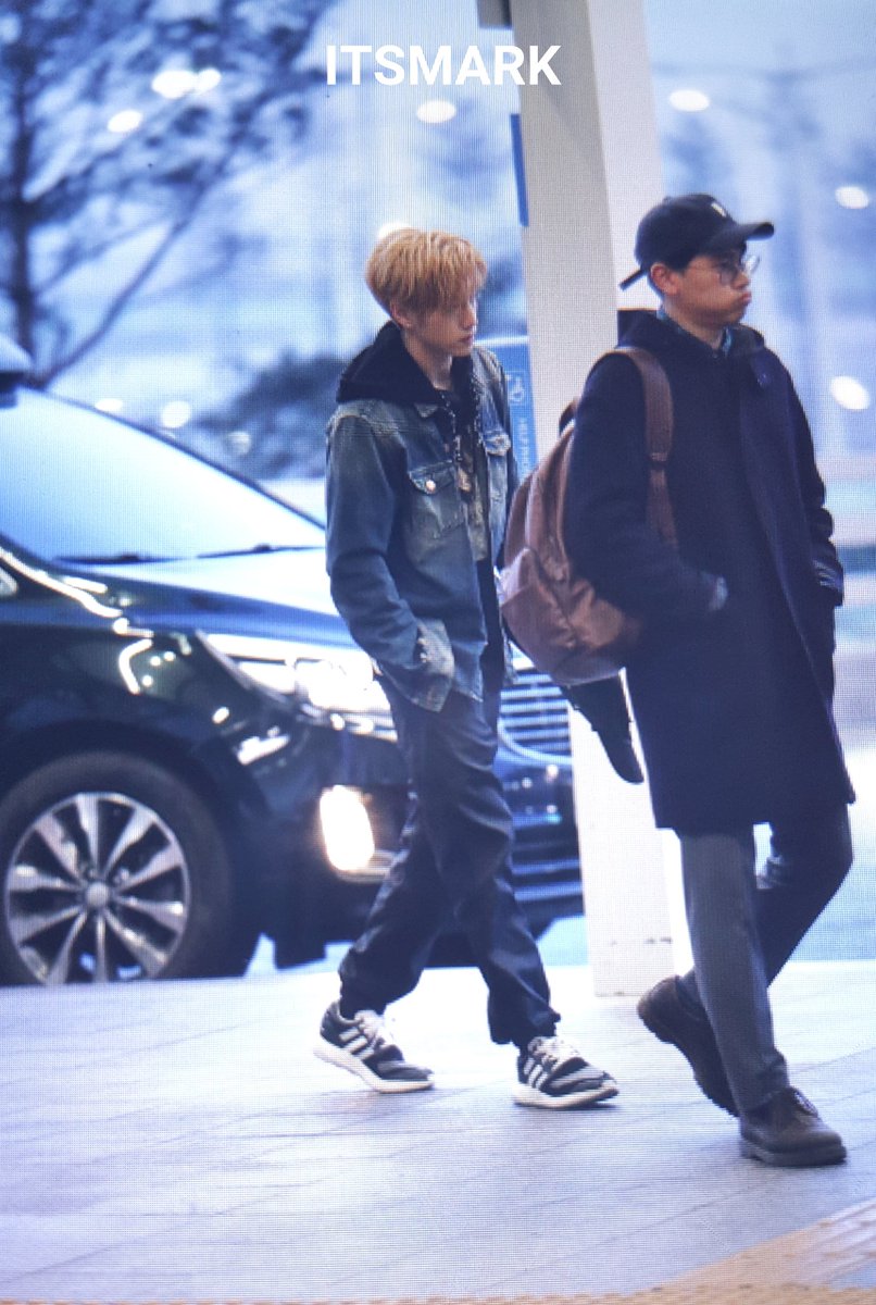 itsmark0904's tweet photo. [PRE] 180222 인천공항 출국 #갓세븐 #마크 #GOT7 #MARK :: 흡😭😍 https://t.co/jmbP3THSHs