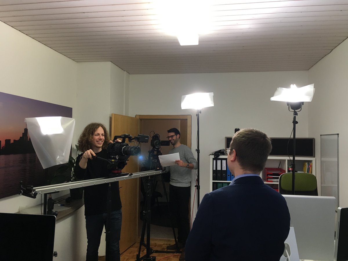 lernwolke's tweet photo. Und action!🎬📽️ Filmaufnahmen für den #STARTaward des Startnetzwerk Thurgau @STARTNetzwerk https://t.co/i7VTxik5JP
