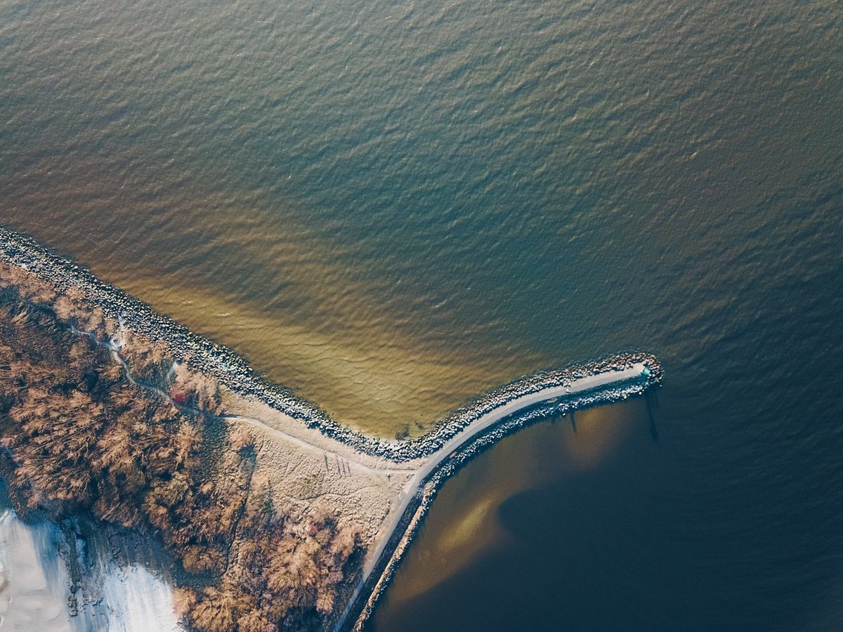 Wist je dat ik naast het fotograferen van bedrijven en bruiloften ook fotografeer vanuit de lucht? Onlangs maakte ik wat gave shots in... jurjenrozeboom.com/fotografie/dro… #DJI #Dronefotografie #Fotografie #Makkum