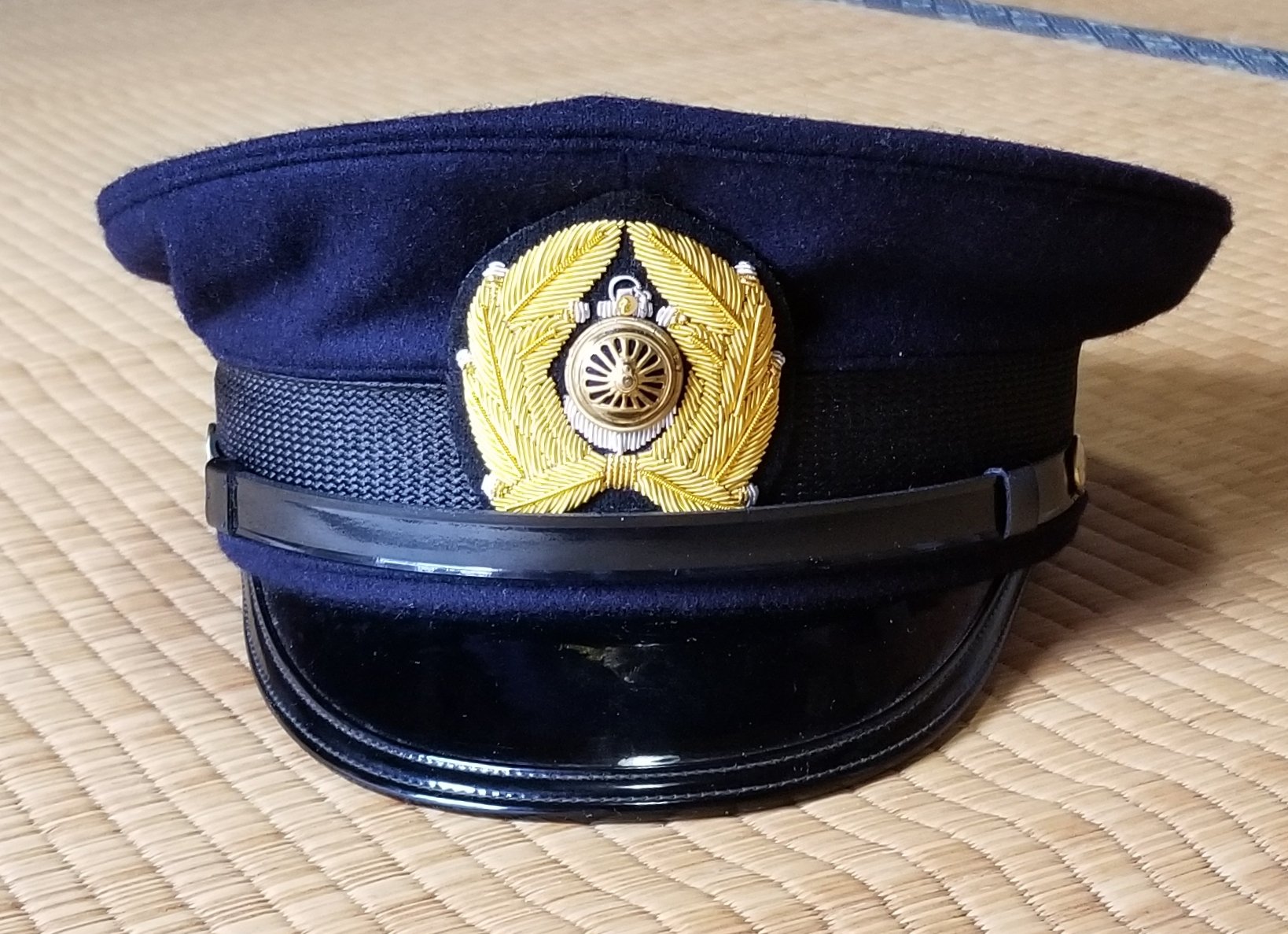 極レア！鉄道省時代の国鉄　戦前の品！制帽の帽章　金属プレス 極レア！鉄道省時代の国鉄戦前の品！制帽の帽章金属プレス
