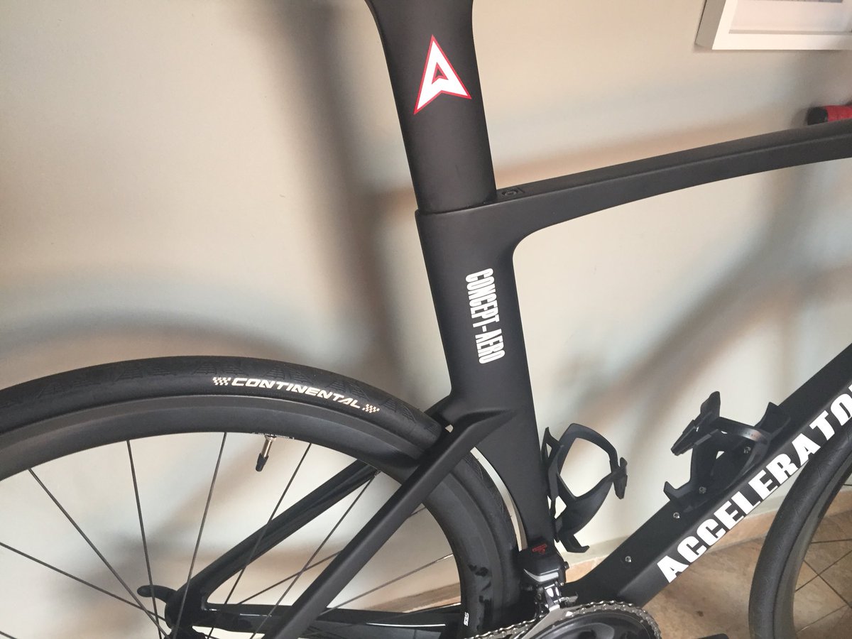 CustomzdCycling's tweet photo. Terence’s @newbikeday 

New @AcceleratorBike #Concept-Aero with @ShimanoROAD #Ultegra #Di2 @envecomposites #SES3.4 @continentaltire @Elite_cycling

#Aero #SuperFast #WhereWillItTakeYou #SpeedMachine https://t.co/b8wO7PsKks