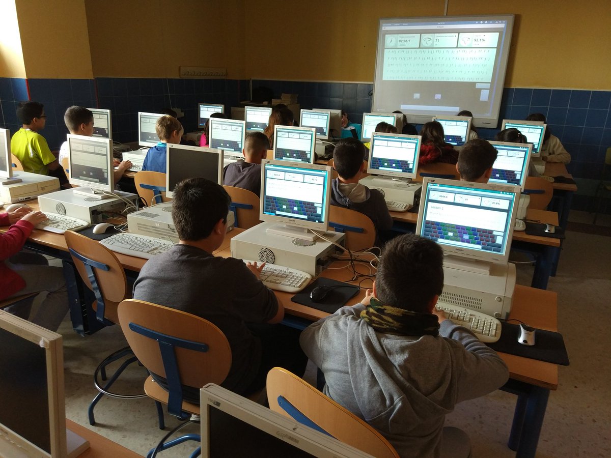 enheca's tweet photo. Aprendemos #mecanografíaenelaula con #ktouch para # GuadalinexEdu. https://t.co/2evfMDjHWh