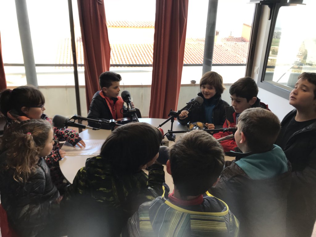 I avui nou dia dedicat als nens de #Llagostera! Nova visita als nostres estudis per part dels alumnes de l’escola Puig de les Cadiretes