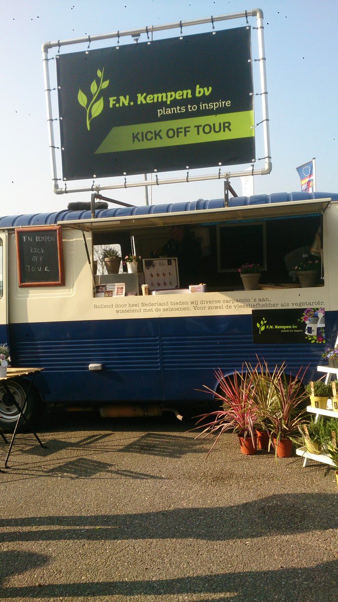 groendirekt's tweet photo. Staat ineens de foodtruck van @fnkempen voor de deur! Nu eens omgedraaid, kickoff van het seizoen, zelf naar de klanten toe ipv de huisbeurs. #dankjewel #lekker #lunch https://t.co/z9Nioj9zEe